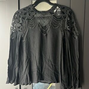 Lush size S black top